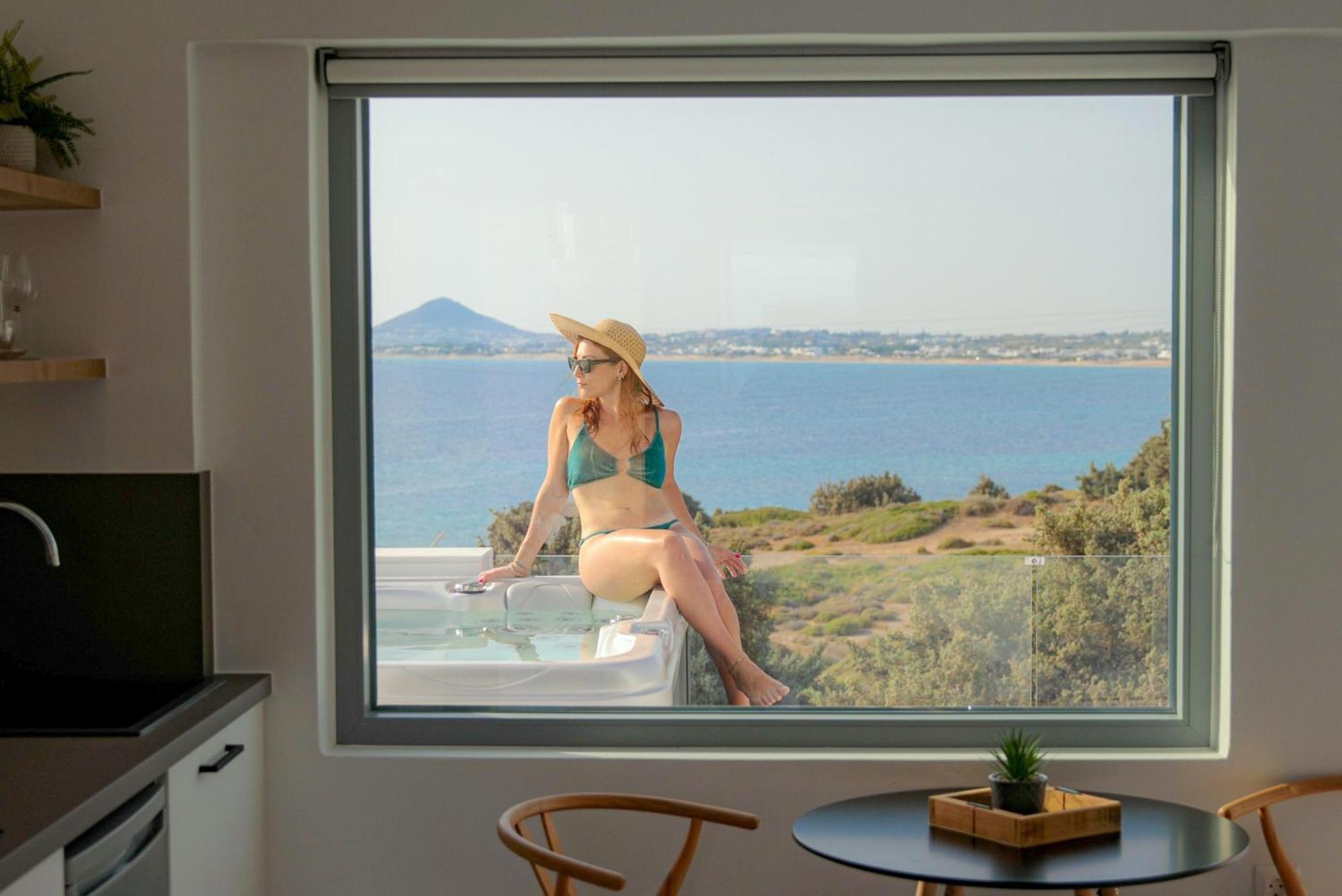 Seanfinity Beachfront Suites Mikri Vigla Ngoại thất bức ảnh