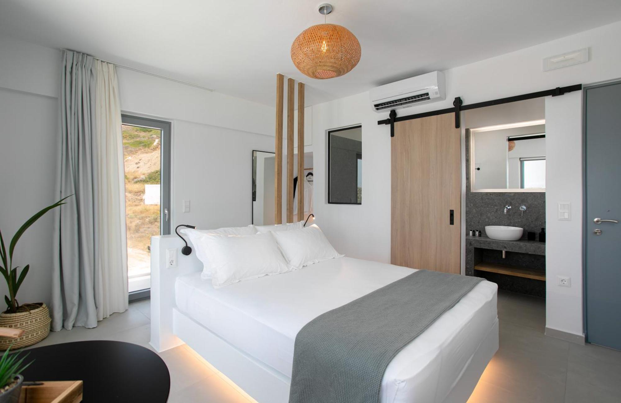 Seanfinity Beachfront Suites Mikri Vigla Phòng bức ảnh